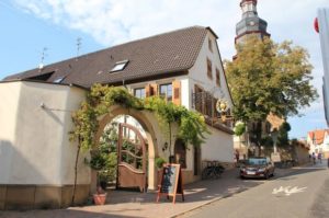 Weinschänke Henninger "Im alten Pfarrhof" in Kallstadt