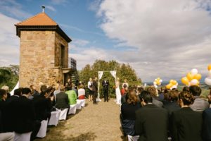Hochzeit auf der Terrasse im Hofgut Battenberg