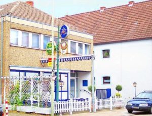 Gaststätte, Biergarten "Tom's reale Bierbank" in Bellheim in der Pfalz