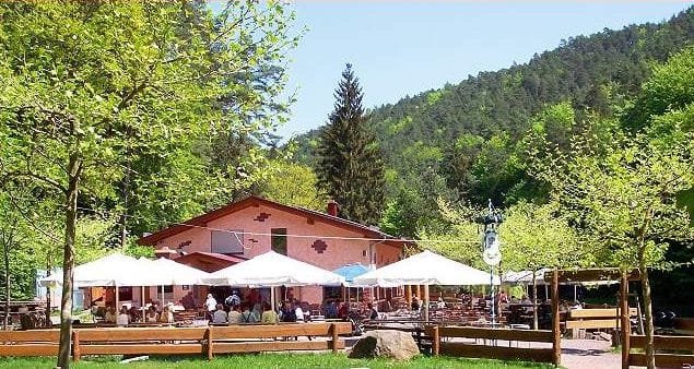 Biergarten "Paddelweier-Hütte" in Hauenstein