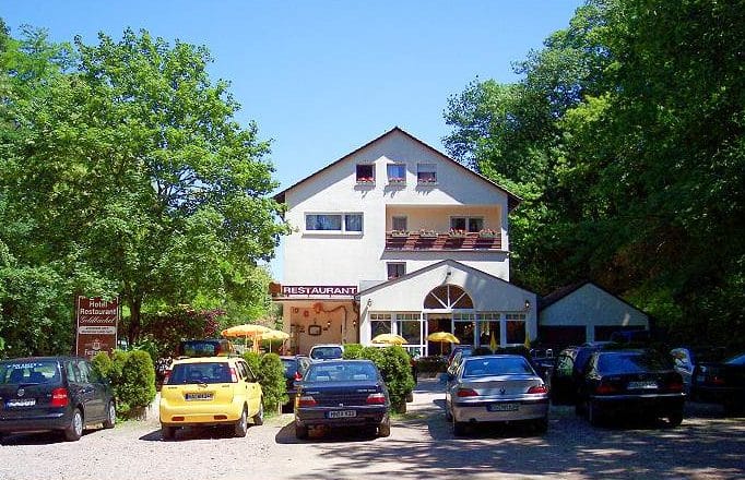 Hotel, Restaurant, Café "Goldbächel" in Wachenheim in der Pfalz