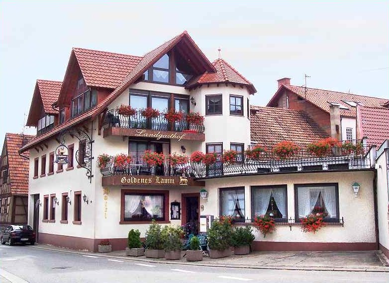Hotel, Restaurant, Landgasthof, Appartements "Goldenes Lamm" in Vorderweidenthal in der Pfalz