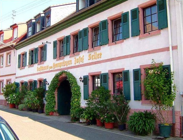 Hotel, Restaurant "Zum Kronprinzen" in Weyher in der Pfalz