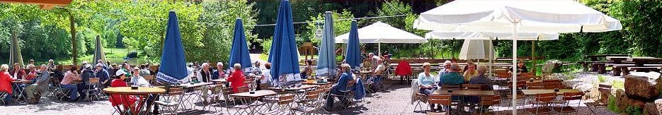 Herrlicher Biergarten "Paddelweiher-Hütte" mit Blick zum Weiher