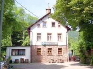 Waldgaststätte, Biergarten "Siegfriedschmiede" bei Edenkoben in der Pfalz