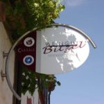Ferienwohnung und Gästezimmer im Weingut, Brennerei, Hofladen "Bitzel" mit Weinstube "Fassreiwerle" in Winden in der Pfalz