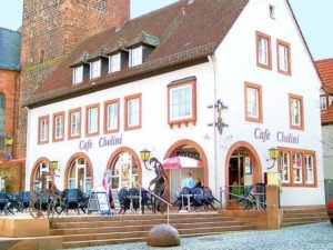 Italienisches Eiscafé "Café Chelini" in Annweiler in der Pfalz
