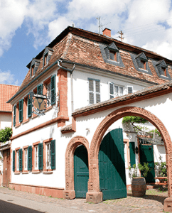 Weingut & Hotel Waldkirch in Rhodt in der Pfalz