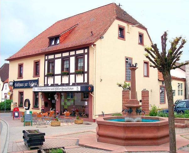 Gasthaus, Metzgerei, Ferienwohnung "Zur Kalmit" in Maikammer - Alsterweiler