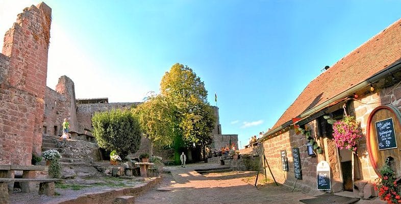 "Madenburgschänke" - Burgschänke der Madenburg über Eschbach in der Pfalz