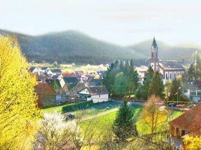 Blick auf "Birkenhördt" in der Pfalz.