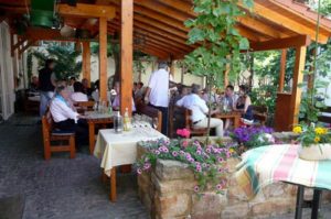 Wein- und Gästehaus, Straußwirtschaft "Im Linsenbusch" in Ruppertsberg.