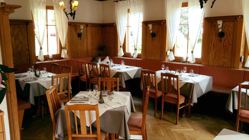 Hähnchen-Restaurant, Biergarten "Walthari" in Edenkoben in der Pfalz