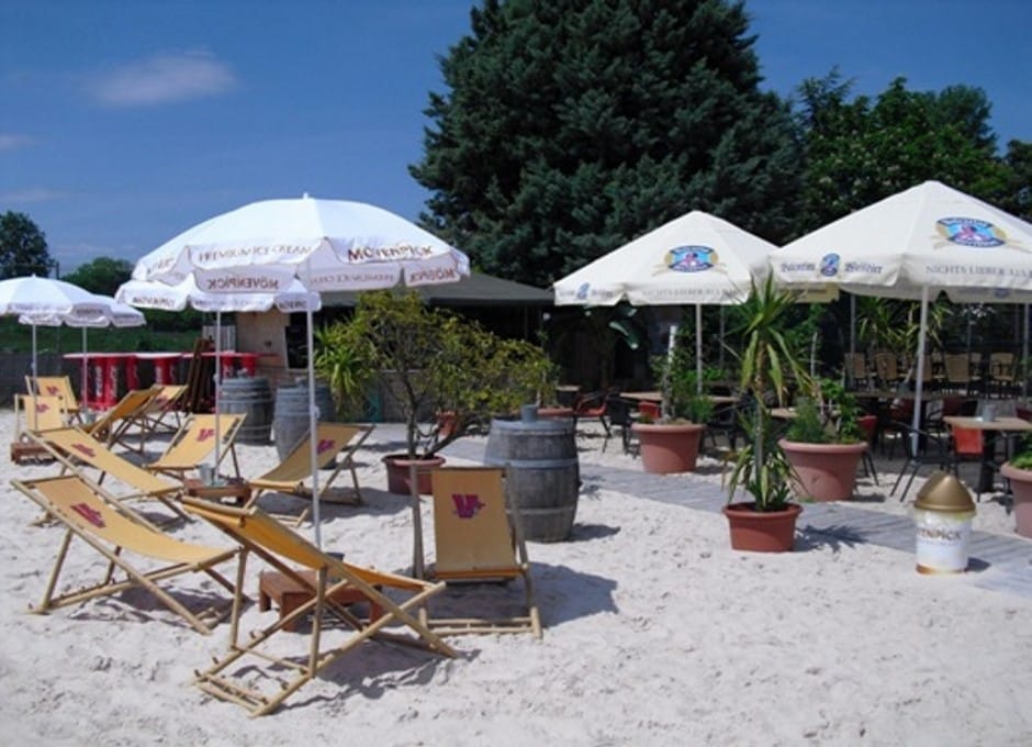 Beachbar im "Soccerpark Dirmstein" - Fußballgolf