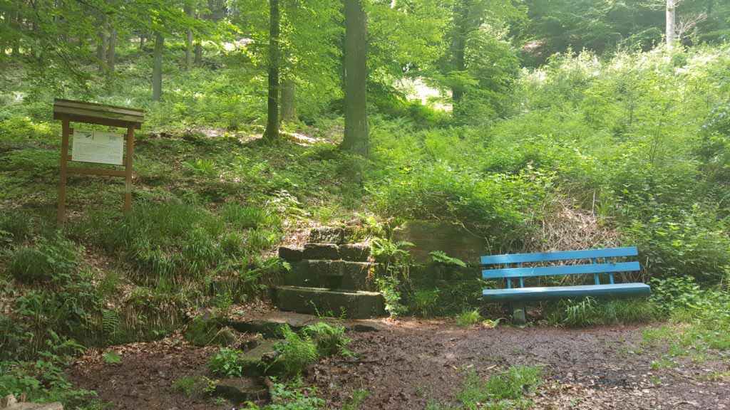 "Morschenberg-Brunnen" in Edenkoben Richtung Friedensdenkmal