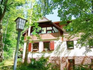 Wanderheim des Pfälzerwald-Vereins "Hüttenbrunnen" bei Edenkoben