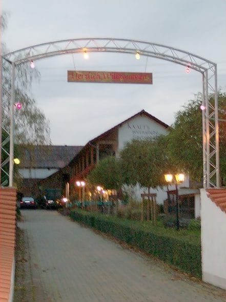 "Knauf" - Weingut, Ausflugslokal, Weinstube, Gästehaus in Göcklingen