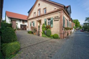 Weingut "Georg Mosbacher" in Forst in der Pfalz.