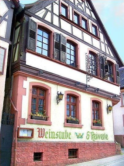 Weinstube, Restaurant, Ferienwohnungen "S'Reiwerle" in Annweiler in der Pfalz