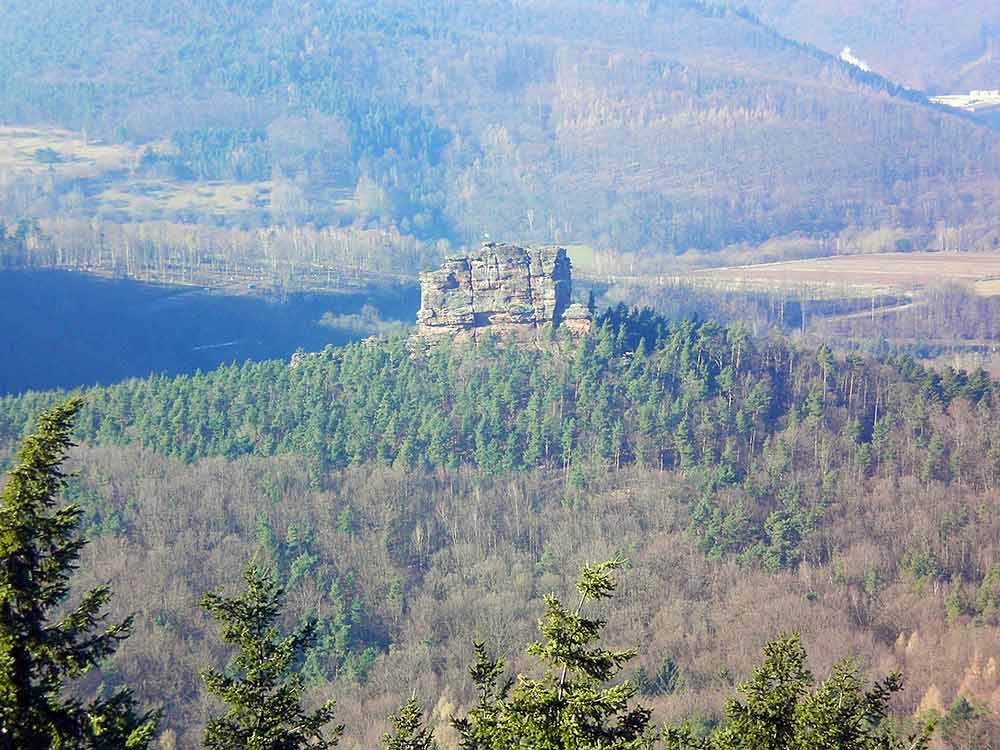 Der Asselstein bei Annweiler in der Pfalz
