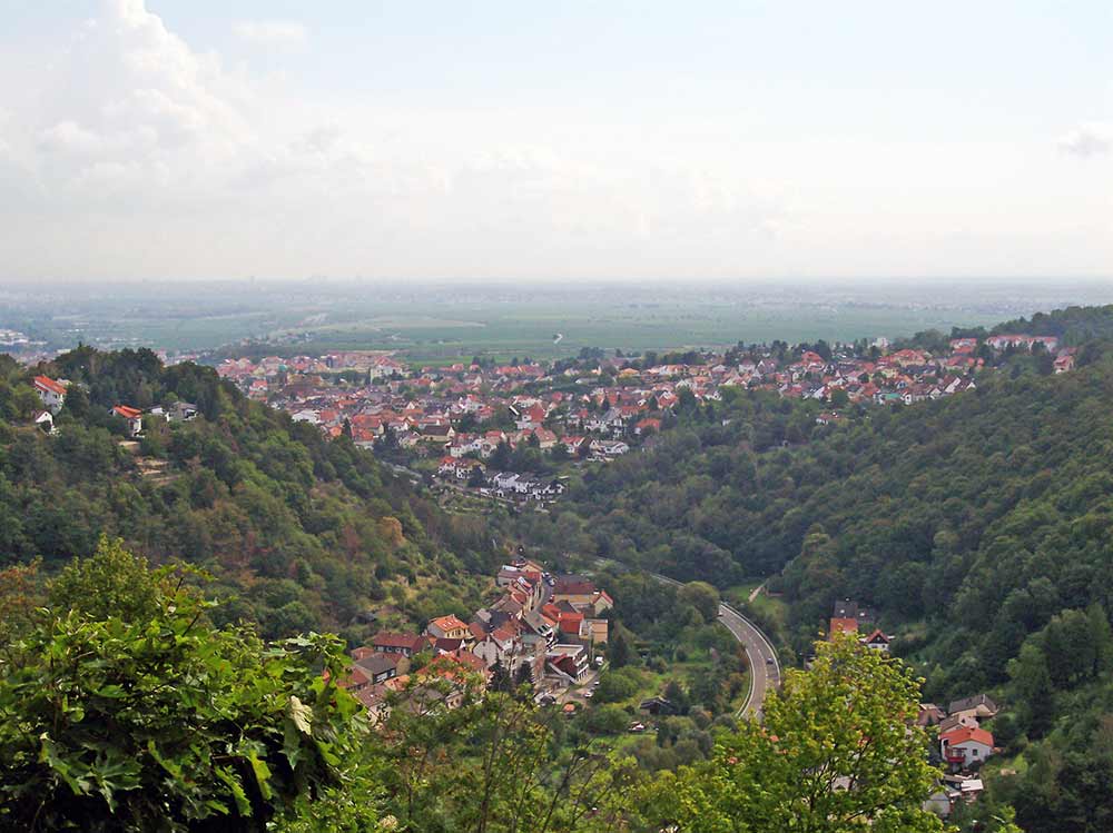 Der wundervolle Blick von Klosterruine Limburg aus auf Bad Dürkheim