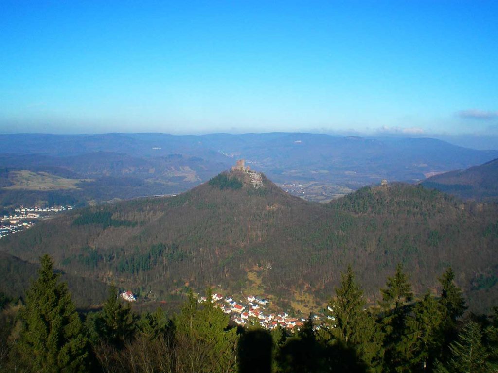 Burg Trifels mit Burgruine Anebos bei Annweiler in der Pfalz