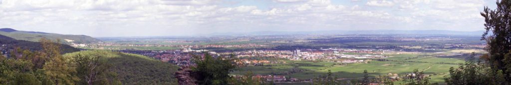 Neustadt an der Weinstraße Blick vom Hambacher Schloss aus