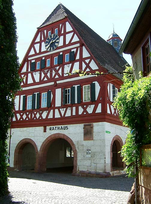 Das Rathaus in Ilbesheim in der Pfalz