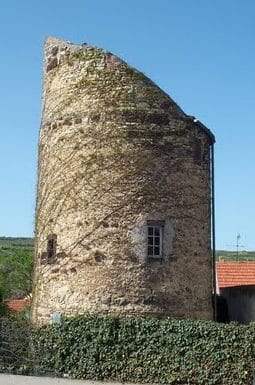 Der Rote Turm, Rest einer Befestigungsanlage