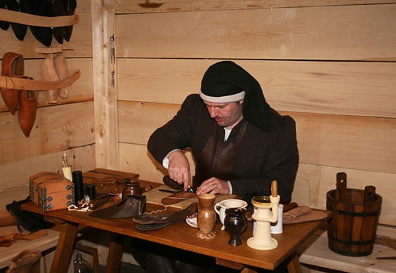 "Deutsches Schuhmuseum" in Hauenstein, altes Handwerk: der Schuhmacher