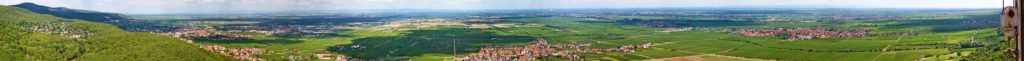 Panoramablick über die Rheinebene vom Hambacher Schloss aus