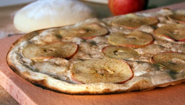 Süßer Flammkuchen mit Apfel