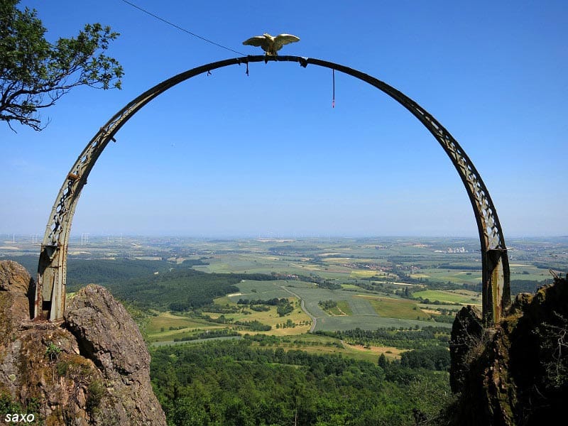 Der "Adlerbogen" - nur 800 Meter entfernt vom Restaurant “Landgasthof Pfalzblick“ in Dannenfels am Donnersberg