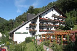 Hotel, Restaurant "Die kleine Blume" in Erfweiler in der Pfalz