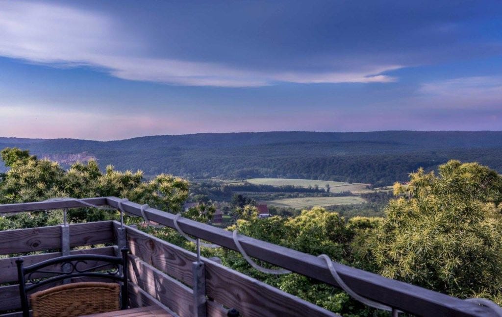 Atemberaubende Aussicht von der Terrasse des Restaurants “Landgasthof Pfalzblick“ in Dannenfels am Donnersberg