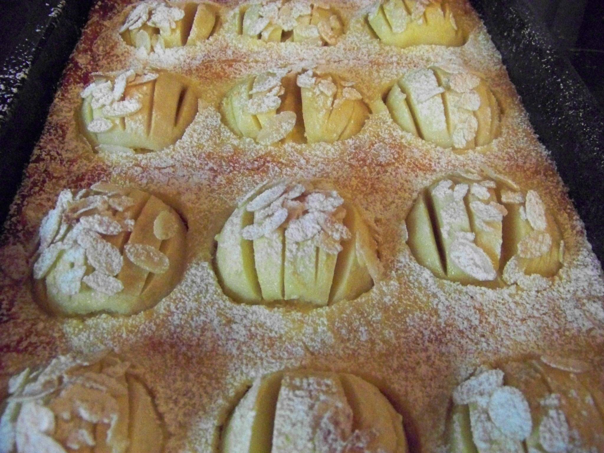 Apfelkuchen Mit Apfelmus Und Mandelstreuseln Vom Blech — Rezepte Suchen