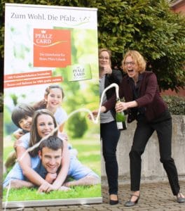 Korkenknallen zur Einführung der Pfalzcard