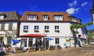 Café, Bäckerei, Konditorei "Eyer" in Rhodt unter Rietburg in der Pfalz