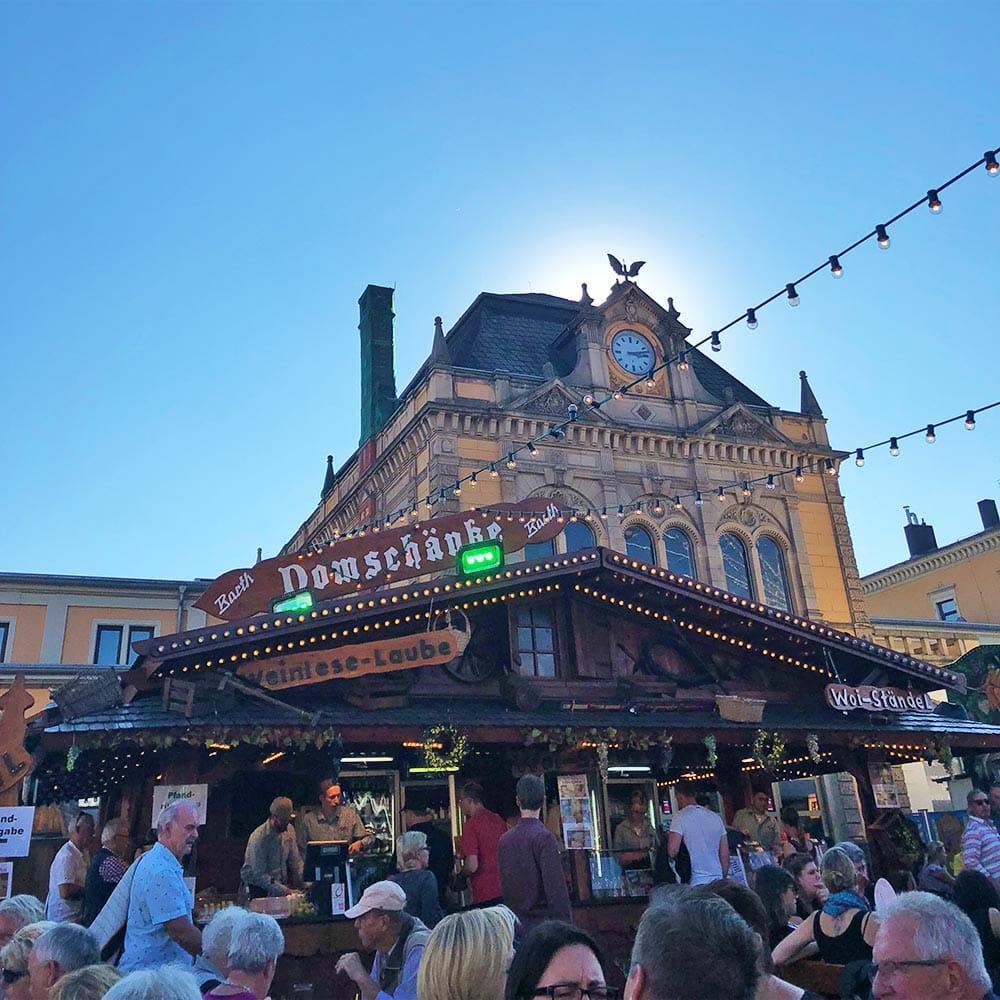 "Haiselcher" im Pfälzer Weindorf auf dem Deutschen Weinlesefest in Neustadt an der Weinstraße