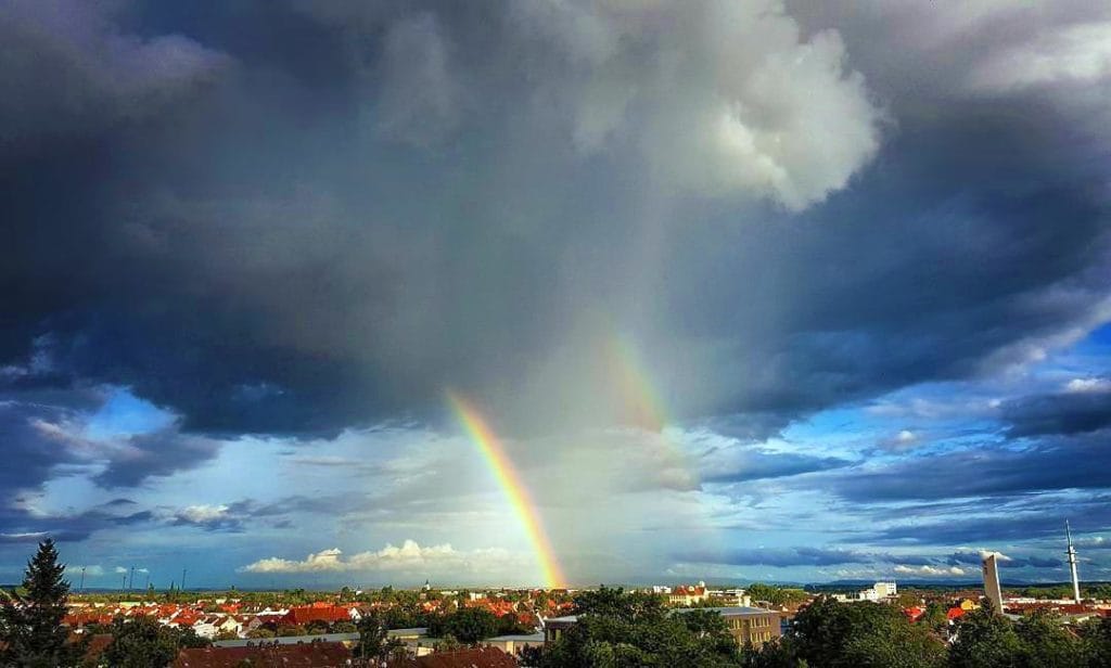 Doppelter Regenbogen über Landau in der Pfalz