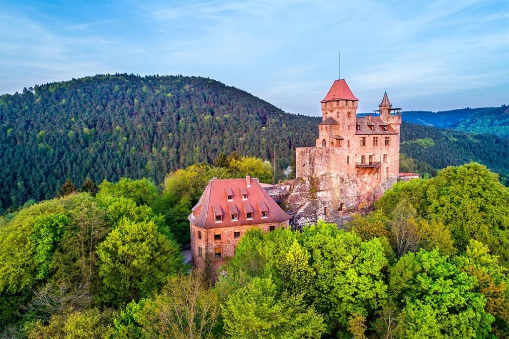 Die Felsenburg Berwartstein in Erlenbach bei Dahn in der Pfalz