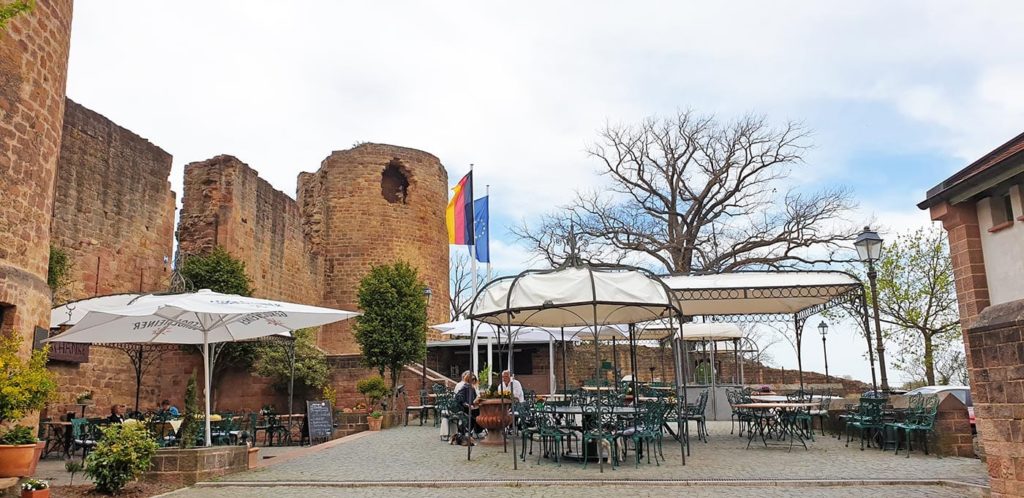 Gartenrestaurant-Terrasse Burg Neuleiningen