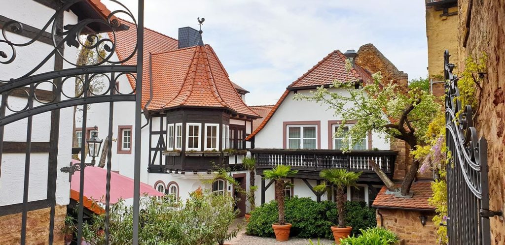 Restaurant, Hotel "Alte Pfarrey" in Neuleiningen in der Pfalz