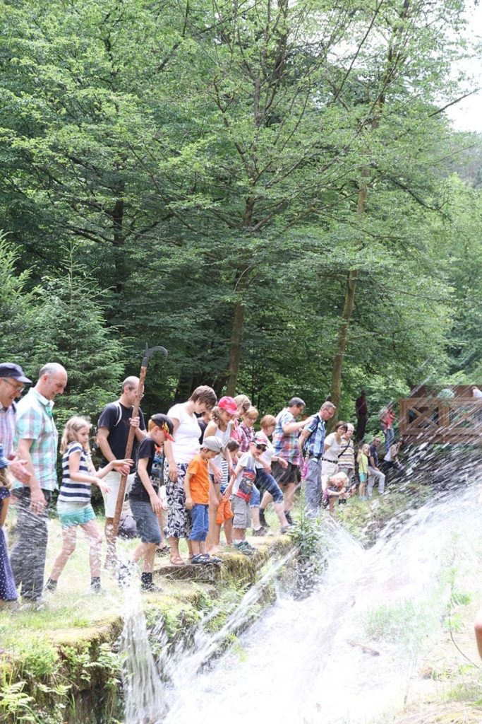 Triftfest-Holzeinwurf in Rinnthal