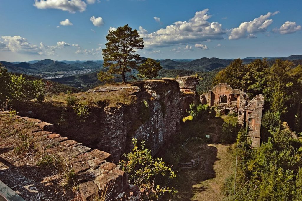 Burgruine Neukastel in Leinsweiler in der Südpfalz