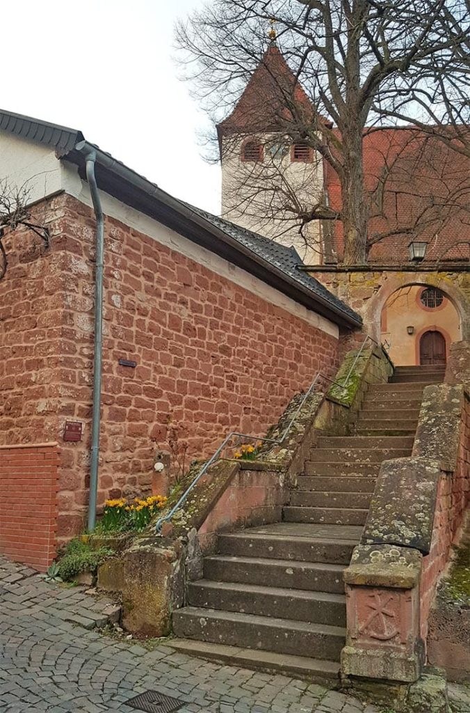 Die evangelische Martinskirche in Leinsweiler in der Pfalz