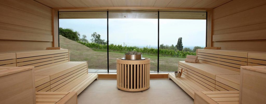 Die Sauna mit herrlichem Panoramablick im SPA Rebenmeer des Wohlfühlhotels Alte Rebschule in Rhodt unter Rietburg in der Pfalz