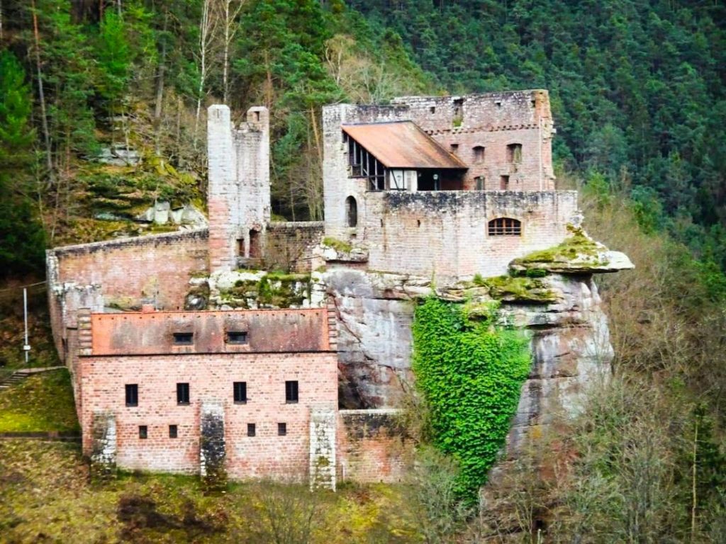 Burg Spangenberg im Elmsteiner Tal