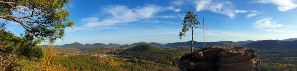 Blick vom Rötzenfelsen auf Gossersweiler-Stein