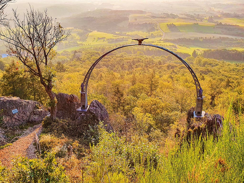 Der Adlerbogen auf dem Donnersberg in der Nordpfalz